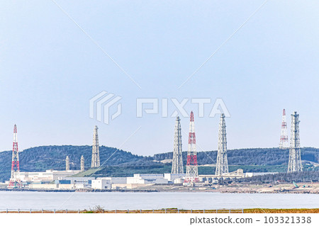 從湊町海濱公園看到的柏崎刈羽核電站 從湊町海濱公園看到的柏崎刈羽核電站 103321338