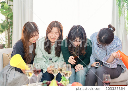 4 對觀看體育比賽感到失望的女性 103322864