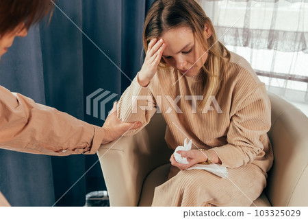 Psychologist takes notes to ensure that therapy remains confidential. 103325029