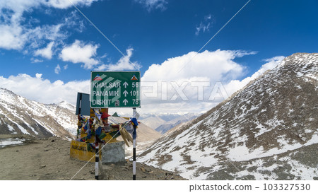從 Khardung La，Ladakh，印度 / Khardung La Pass 查看 103327530