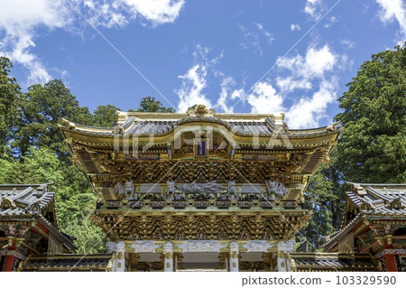 日本最美代表東照宮的養命門、藍天和白雲 日本最美代表東照宮的養命門、藍天和白雲 103329590