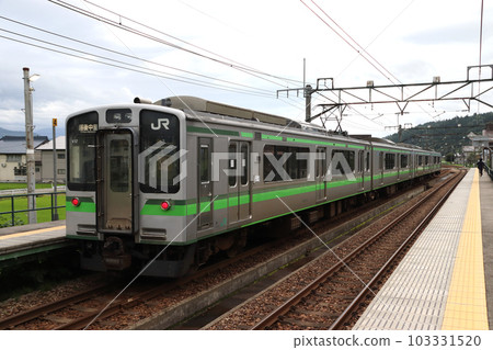 Joetsu Line E127 series (Echigo Nakazato ⇔ Nagaoka) in temporary operation during Nagaoka Fireworks Joetsu Line E127 series (Echigo Nakazato ⇔ Nagaoka) in temporary operation during Nagaoka Fireworks 103331520