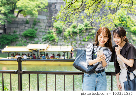 Women's trip Women sightseeing at Osaka Castle 103331585