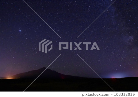 Rishiri Island Sky-filled night sky Rishiri Island Sky-filled night sky 103332039