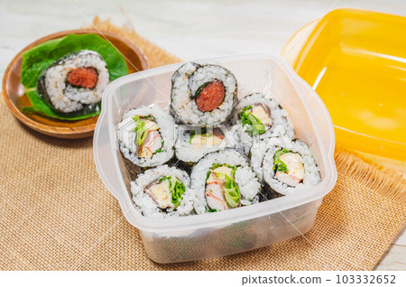 Bento rice cake 103332652