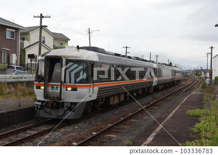 "Kiha 85 series" diesel car "Limited Express Wide View Nanki" running on local lines "Kiha 85 series" diesel car "Limited Express Wide View Nanki" running on local lines 103336783