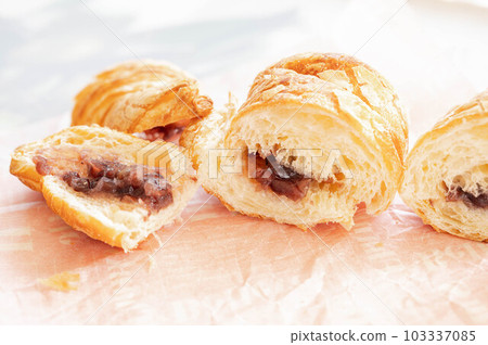 紅豆沙牛角包 103337085