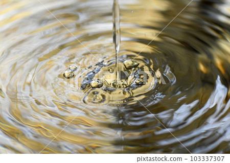 The ripples of the falling water are beautiful The ripples of the falling water are beautiful 103337307