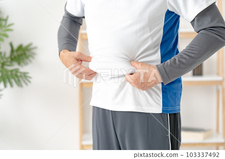 Senior man sportswear diet handy Senior man sportswear diet handy 103337492