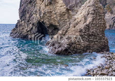 【靜岡縣】伊豆半島地質公園、浮島海岸柱狀節理岩 【靜岡縣】伊豆半島地質公園、浮島海岸柱狀節理岩 103337923