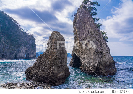 【靜岡縣】伊豆半島地質公園、浮島海岸柱狀節理岩 【靜岡縣】伊豆半島地質公園、浮島海岸柱狀節理岩 103337924