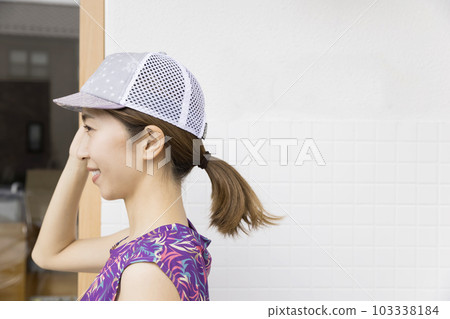 woman in running clothes 103338184