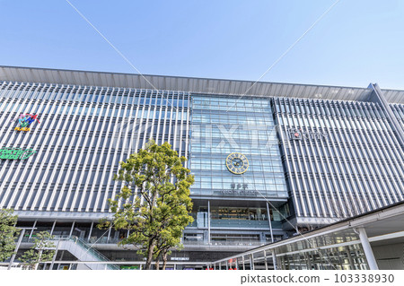 福岡縣福岡市九州地區最大的終點站晴天JR博多站(博多口) 福岡縣福岡市九州地區最大的終點站晴天JR博多站(博多口) 103338930