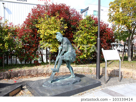 Yugyo no Sunamochi Statue Yugyo no Sunamochi Monument Matsuo Basho Kehi Jingu Shrine Tsuruga City 103339414