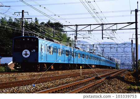 2001 7 列 201 系列普通列車在 JR 京都線運行 2001 7 列 201 系列普通列車在 JR 京都線運行 103339753