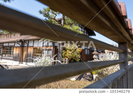Blue sky and the relocated Kitamae ship owner's mansion | Soryokan | Image of an old private house | Kaga City, Ishikawa 103340279
