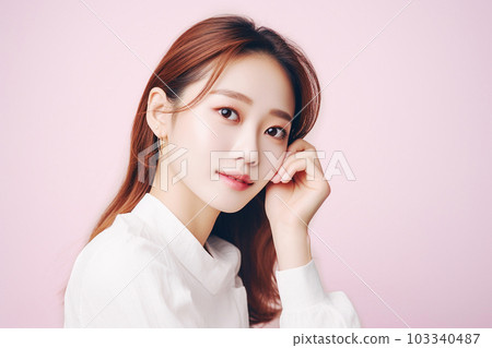 一個微笑的女人的肖像粉紅色背景 AI 生成的圖像生成 AI 一個微笑的女人的肖像粉紅色背景 AI 生成的圖像生成 AI 103340487