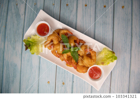 Recipe for shrimp fritters in sweet and sour sauce 103341321