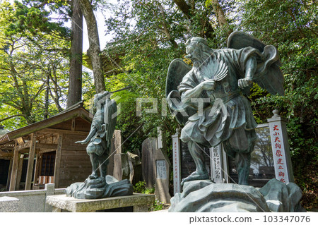 高尾山藥王院大天狗像和兒童天狗像 高尾山藥王院大天狗像和兒童天狗像 103347076