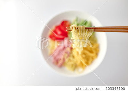 冷淋浴 103347100