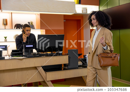 Pretty young elegant woman arriving to the hotel Pretty young elegant woman arriving to the hotel 103347686