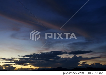 神秘發光的夏日黎明 Sky・Sky main・220730am 103348364