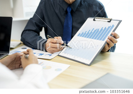 senior staff teach marketing and planning to younger staff 103351646