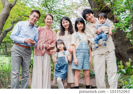 Three-generation family living happily with a smile Three-generation family living happily with a smile 103352063