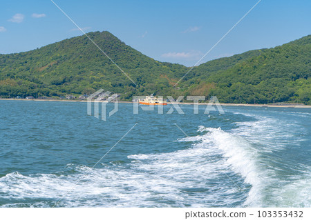 從船上看到的笠岡渡口的風景 從船上看到的笠岡渡口的風景 103353432