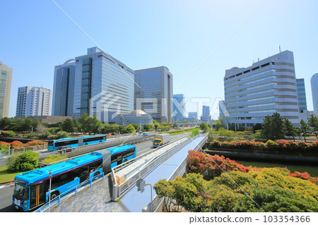 貫穿幕張新城的鉸接式巴士 103354366