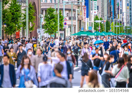 過渡到日本東京城市景觀 5 級後兩週......銀座也有越來越多的人......沒有感染爆炸 = 5 月 21 日（Hokoten 實施日） 103354566