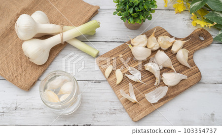 Image of peeling garlic Image of peeling garlic 103354737