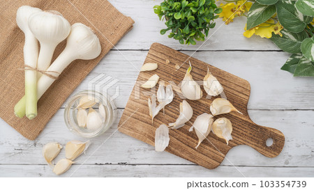 Image of peeling garlic Image of peeling garlic 103354739