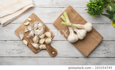 剝大蒜的圖片 103354745