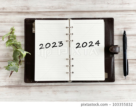 A notebook, a ballpoint pen and ivy opened on a whiteboard_bird's-eye view_2023 and 2024 characters included A notebook, a ballpoint pen and ivy opened on a whiteboard_bird's-eye view_2023 and 2024 characters included 103355832