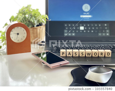筆記本電腦上的木塊、智能手機和帶有字符的登錄屏幕_PASSWORD 103357840