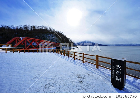 支笏湖冬季北海道無冰湖景觀 支笏湖冬季北海道無冰湖景觀 103360750