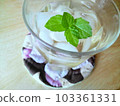 glass and mint tea 103361331
