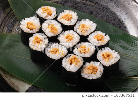 Kimchi natto roll Kimchi natto roll 103367531