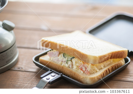 土豆沙拉三明治配熱三明治機 土豆沙拉三明治配熱三明治機 103367611