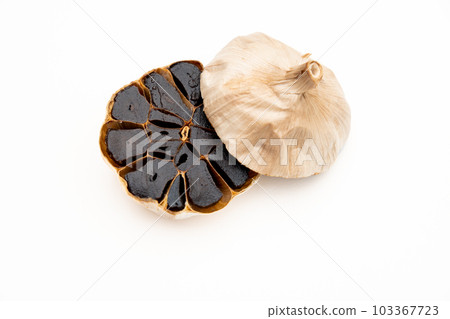 Black garlic is said to have amazing power 103367723