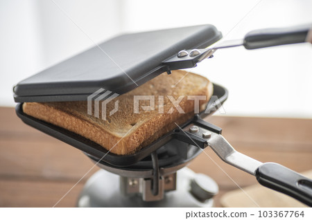 烤熱三明治 103367764