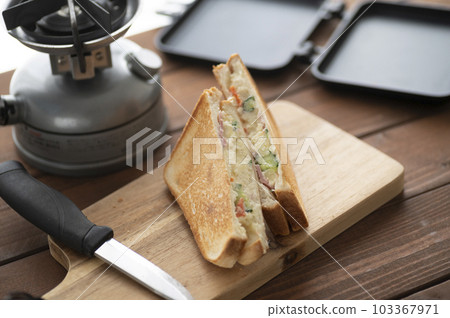 Potato salad hot sandwich cross section Potato salad hot sandwich cross section 103367971