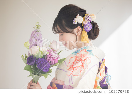 佩戴全虹膜的女性肖像 佩戴全虹膜的女性肖像 103370728