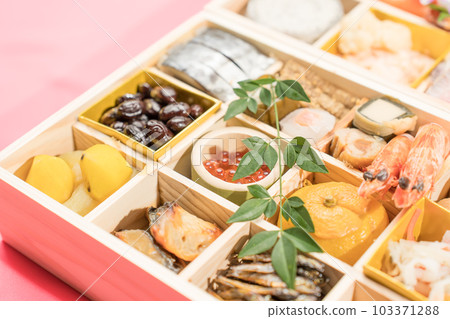 日本和西方御節料理雙層 日本和西方御節料理雙層 103371288