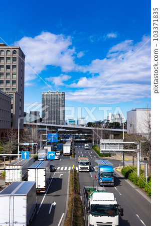 Traffic jam on Tokyo Metropolitan Road No. 484 and Toyosu Ariake Line Traffic jam on Tokyo Metropolitan Road No. 484 and Toyosu Ariake Line 103371835