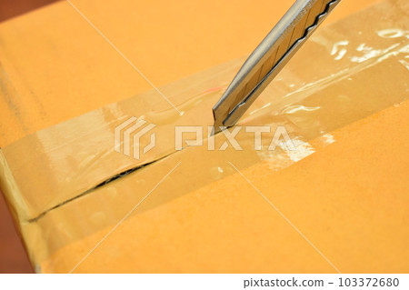 paper box packaging with sharp knife, packaging industry 103372680