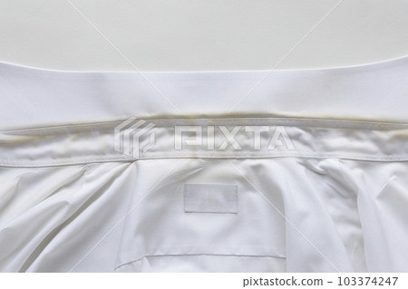 yellowed shirt collar 103374247