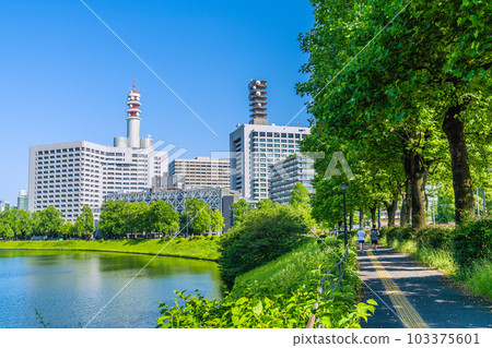 Tokyo cityscape in Japan Early midsummer day... Looking forward to the government office district and Uchibori street that shine in the fresh greenery (the Metropolitan Police Department etc. in the back) = May 17 Tokyo cityscape in Japan Early midsummer day... Looking forward to the government office district and Uchibori street that shine in the fresh greenery (the Metropolitan Police Department etc. in the back) = May 17 103375601