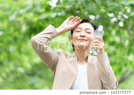 Business woman fresh green water heat stroke 103377577